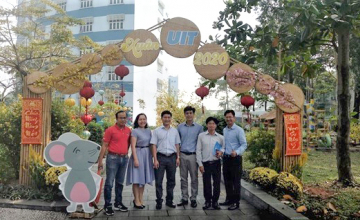 Công ty Cổ phần Bóng đèn Điện Quang hợp tác với Trường