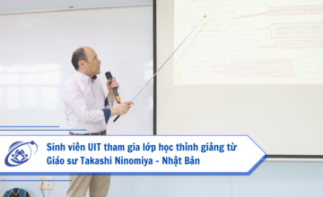 Giáo sư Nhật Bản giảng bài cho sinh viên ngành Công nghệ Thông tin Việt -Nhật